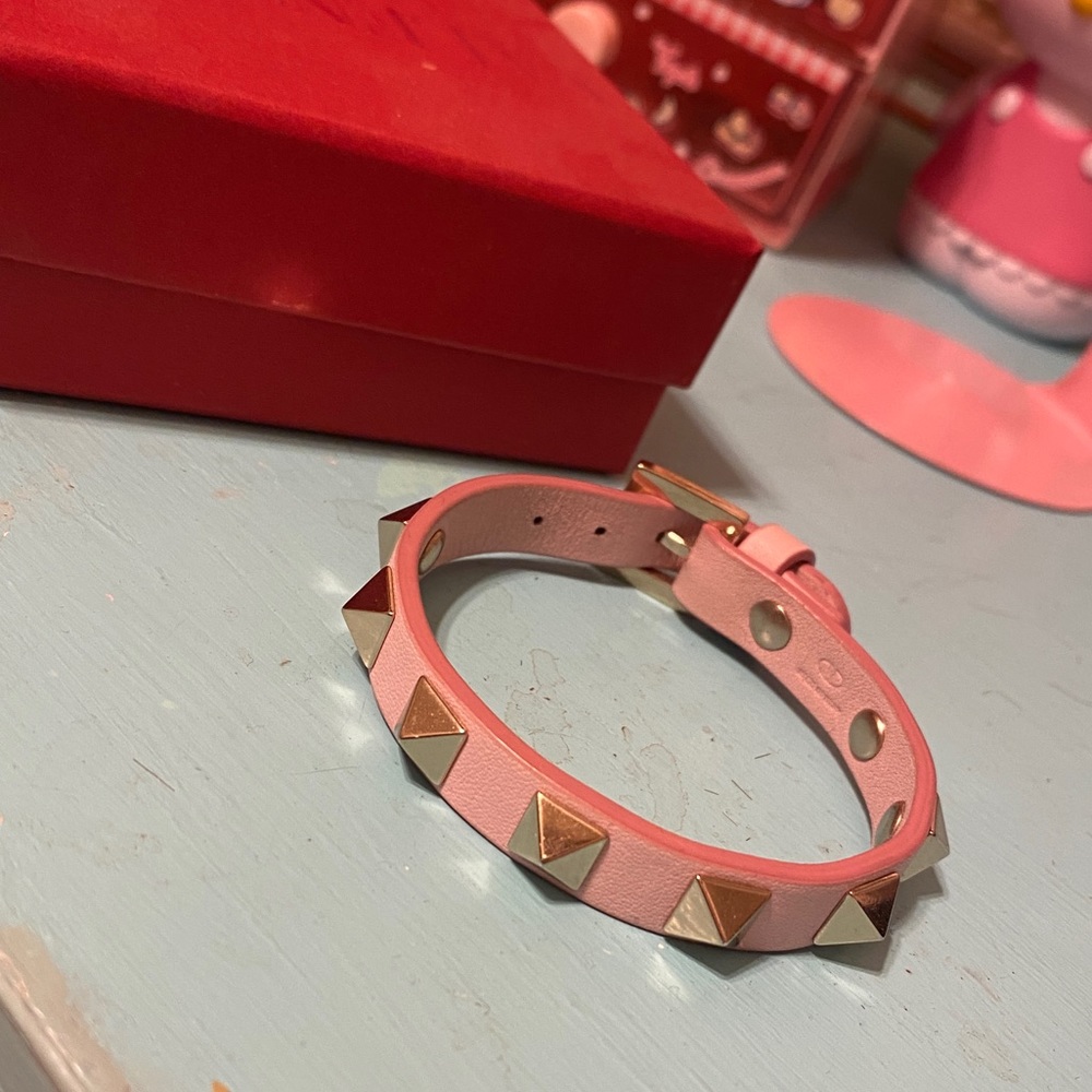 Valentino Garavani Rockstud Leather Bracelet in light Pink w/ box and paperwork